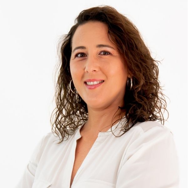 SILVIA LINARES ALMEIDA